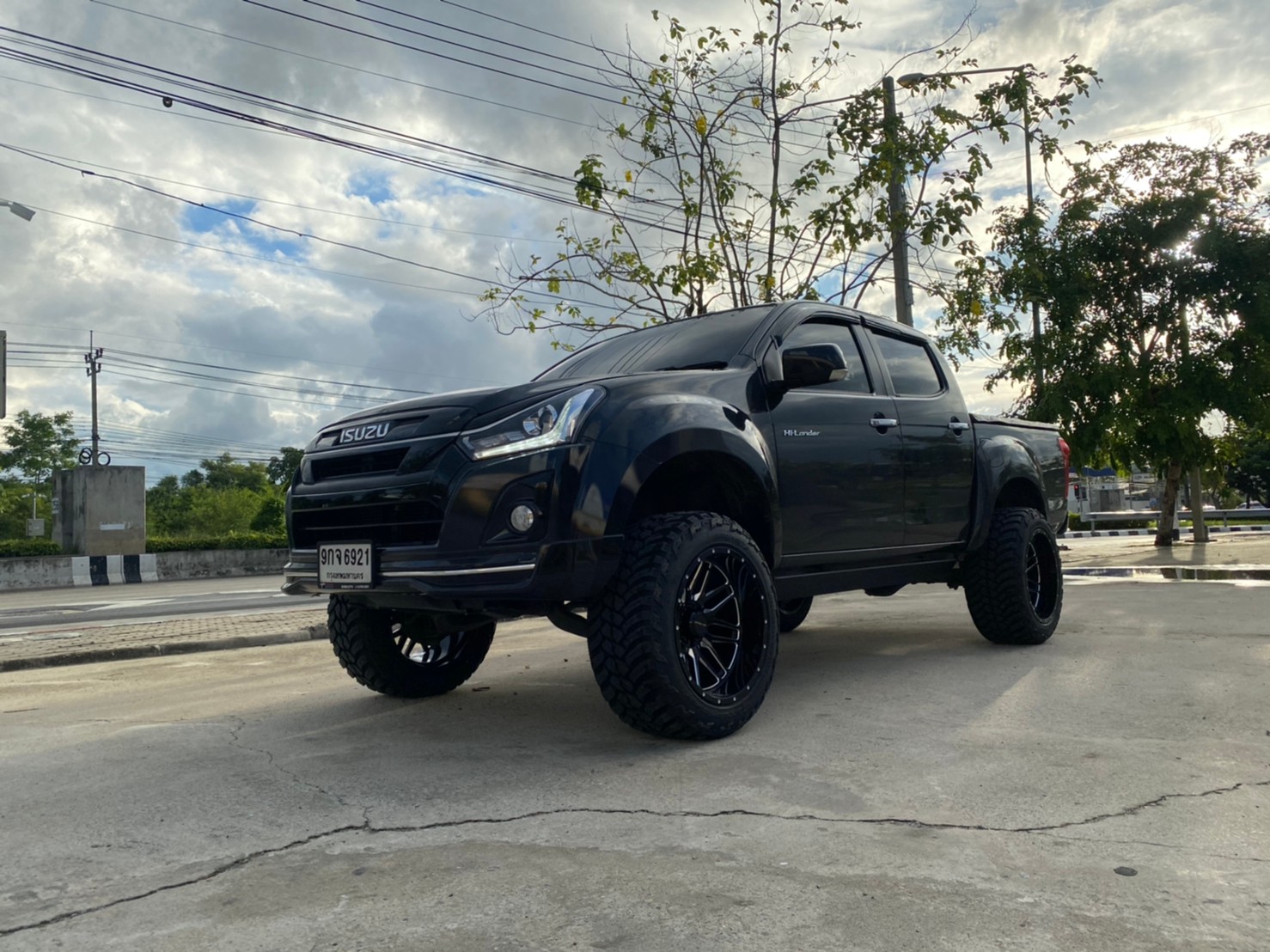 D-MAX จัดทรงเมกา ที่ STEP9 หล่อทุกลำ