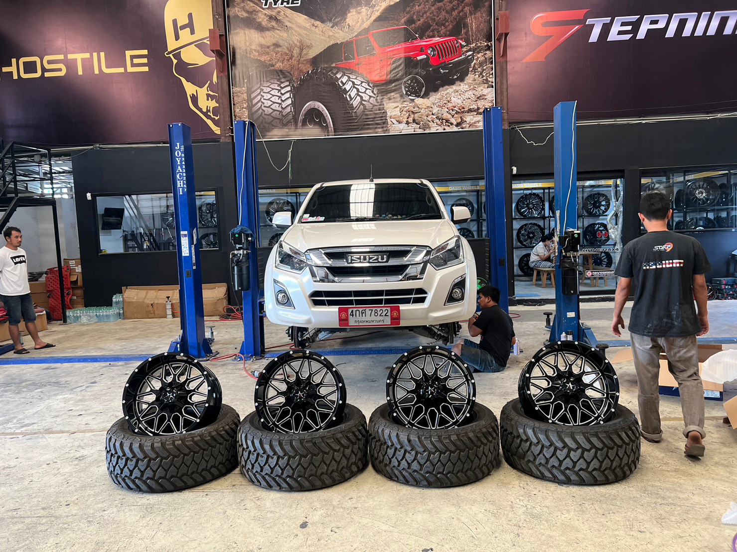 D-MAX แต่งทรงเมกาที่ STEP9