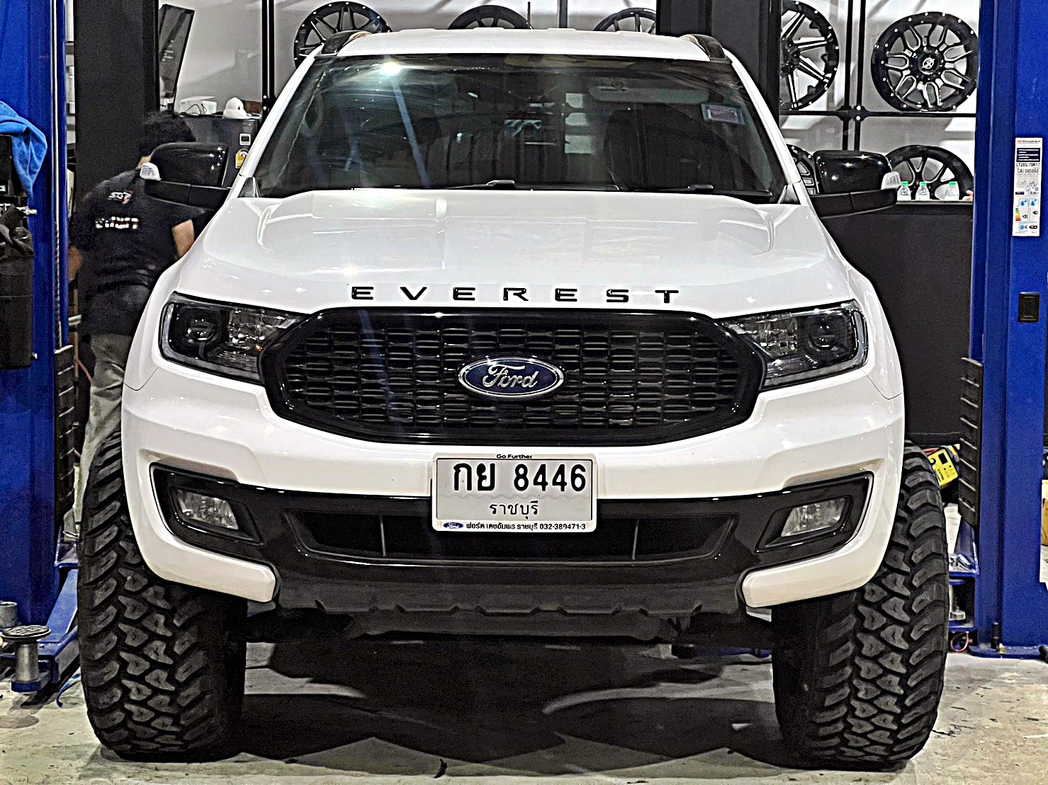 FORD EVEREST จองคิวมาจาก ราชบุรี แต่งแนวเมกาที่ STEP9