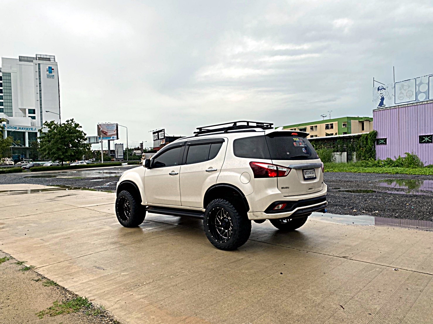 MU-X ทรงเมกา หล่อที่ STEP9