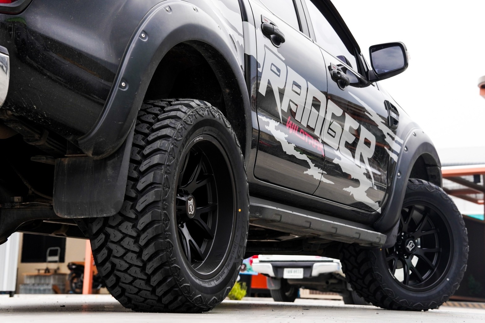 FORD RANGER ทรงเมกา