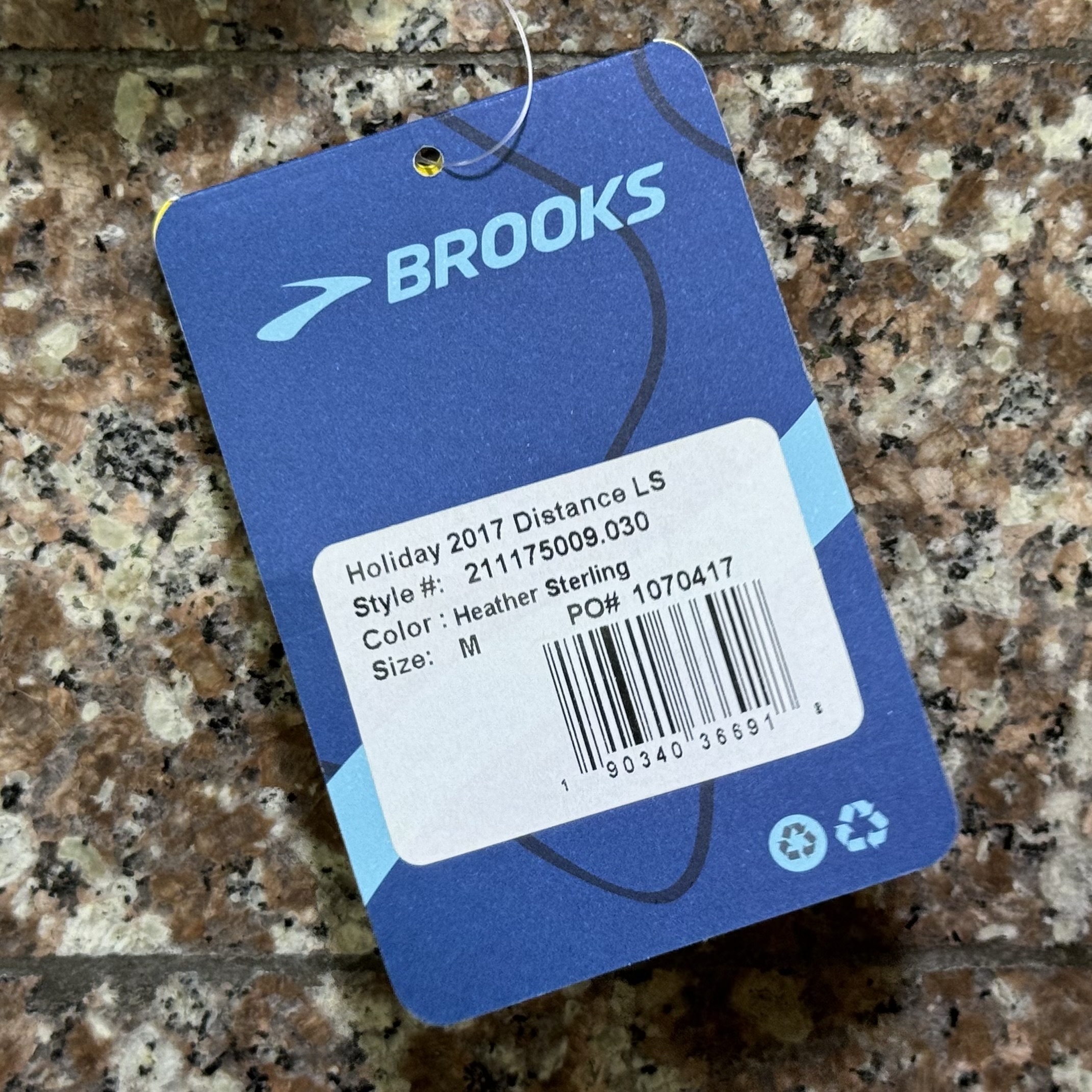 เสื้อวิ่ง Brooks Run Happy Holiday 2017 Distance LS (M)