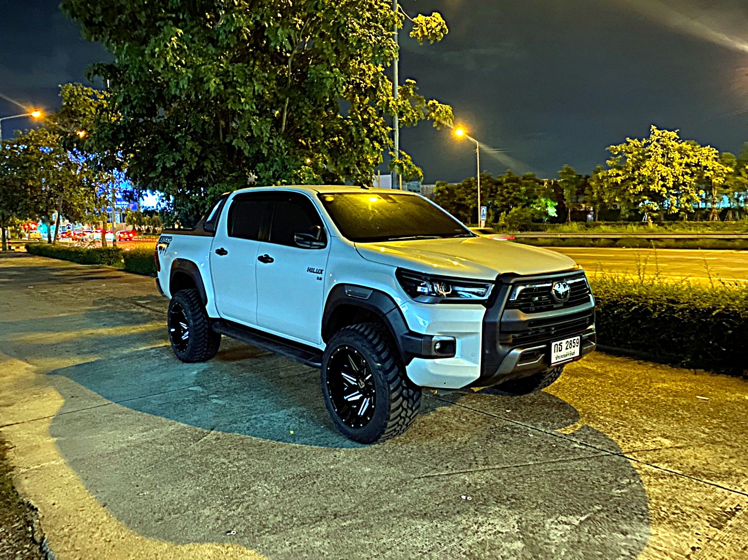 TOYOTA REVO ทรงเมกา