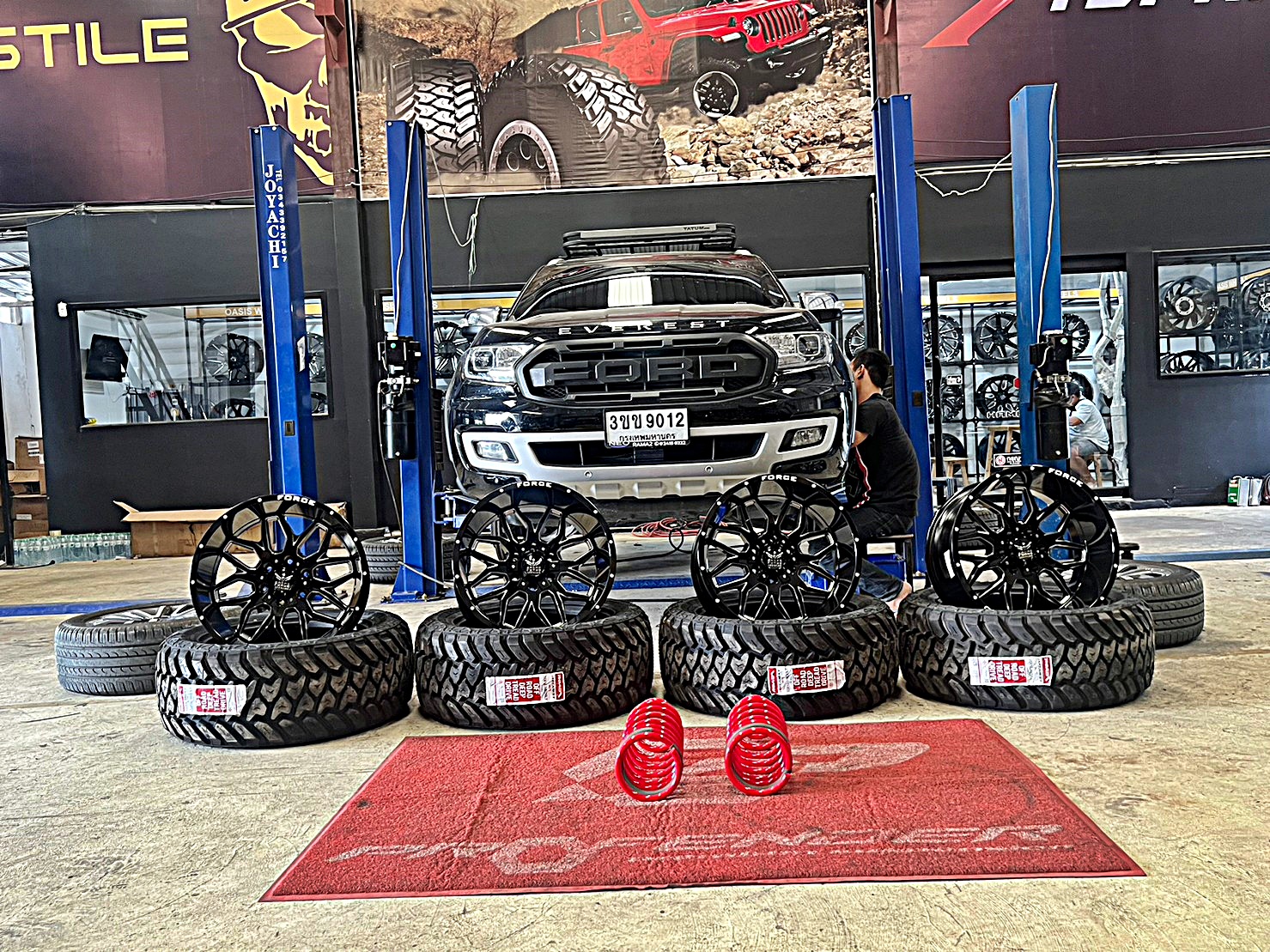 FORD EVEREST แต่งทรงเมกาที่ STEP9