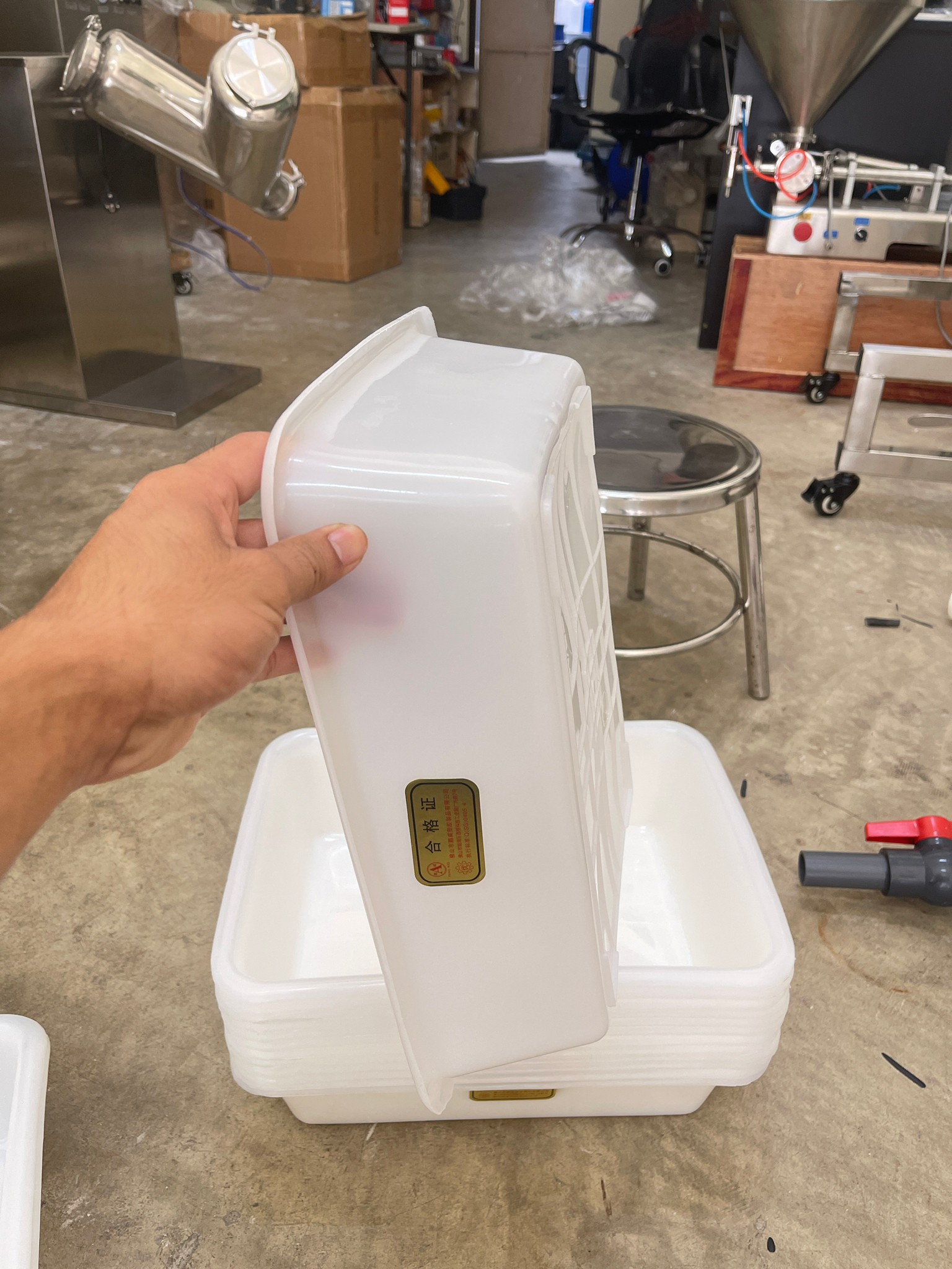 🌈ถาดตะกร้าพลาสติกทึบสีขาวทรงสี่เหลี่ยม ตะกร้าเก็บของ เนื้อ PP PE แข็งแรงทนทาน Plastic tray