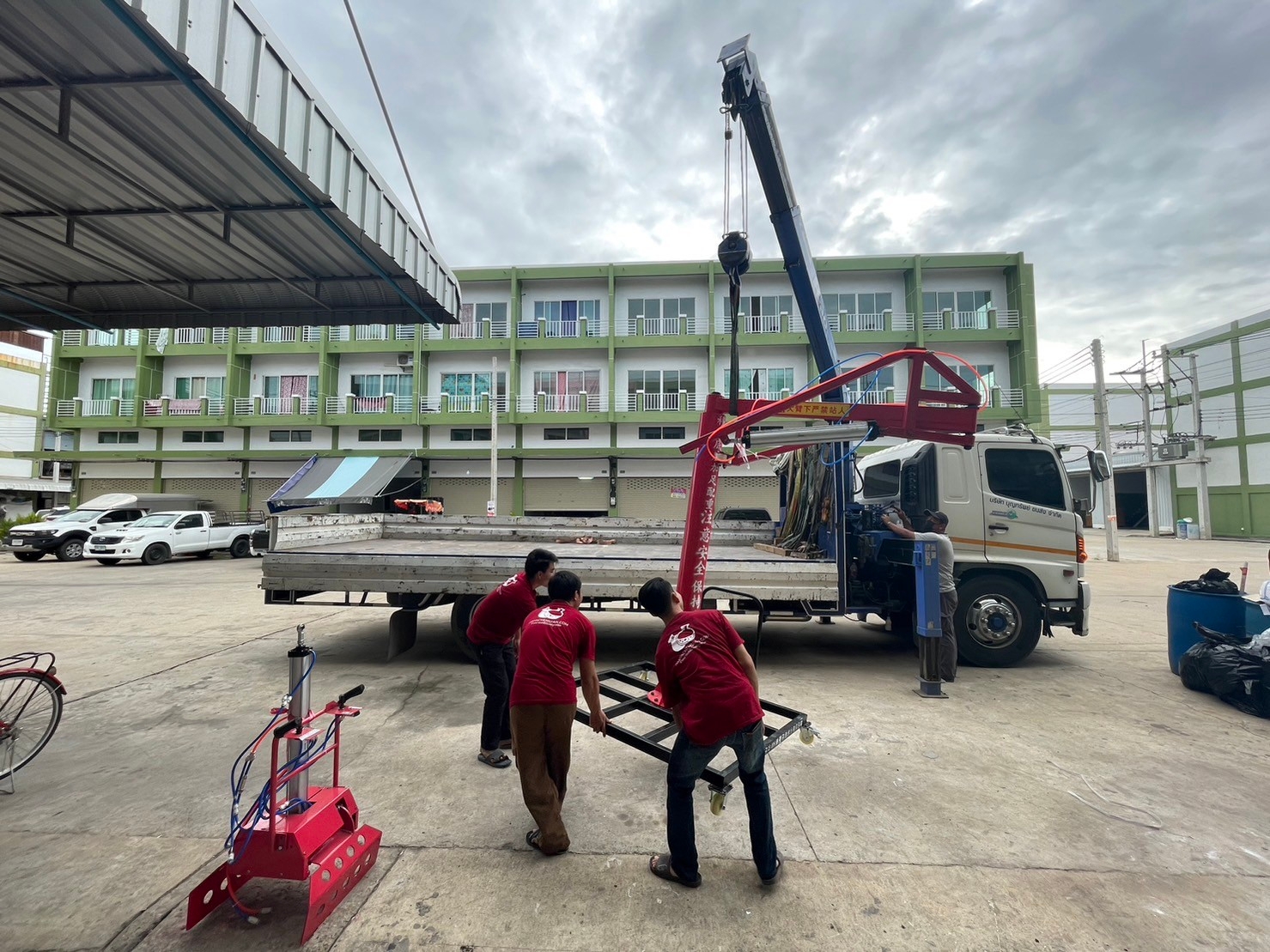 16906 เครื่องจับขับเคลื่อนด้วยลม ช่วยจับถุงปูน ถุงกระสอบ ถุงทราย ช่วยย้ายเข้าออกสะดวก ST-100