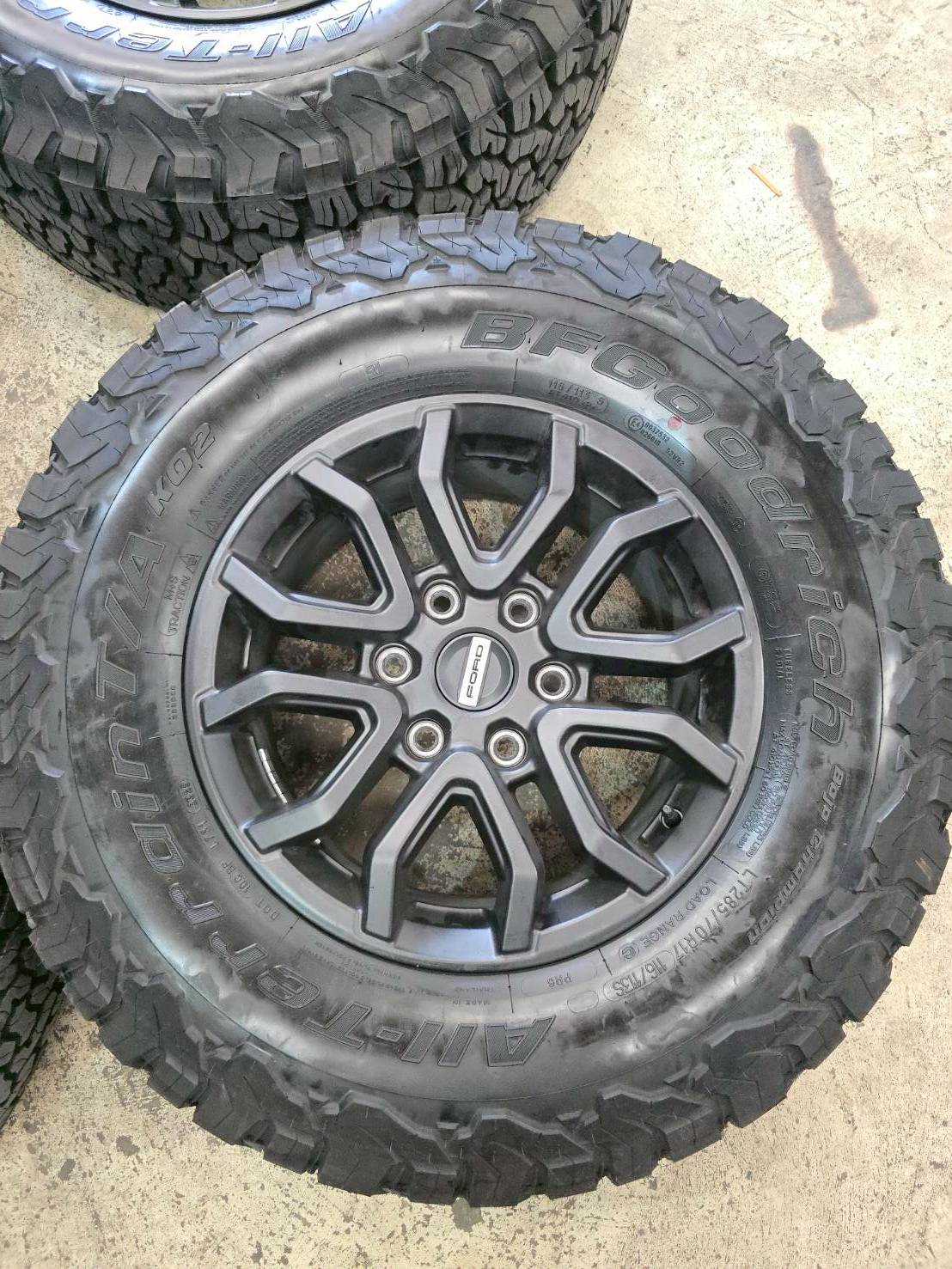 ด่วน!! ล้อเดิมRaptor ป้ายแดง ยางBF KO2 285/70R17