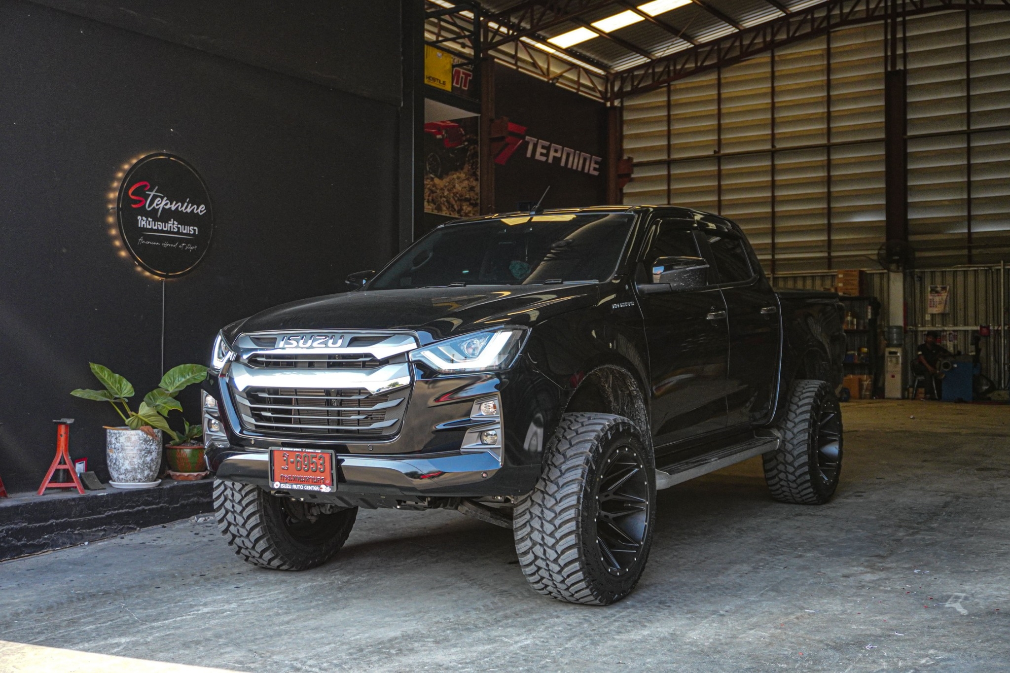 ISUZU V-CROSS แต่งทรงเมกาที่ STEP9