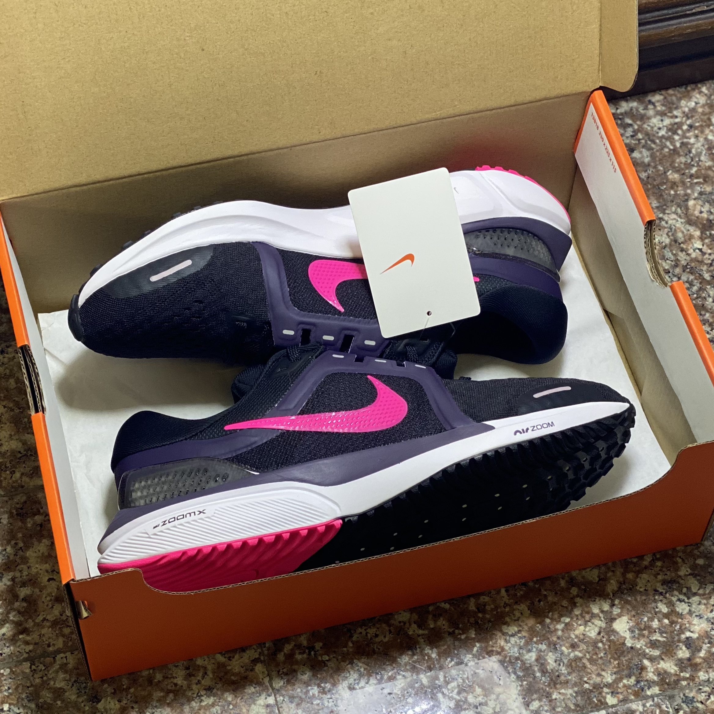 รองเท้าวิ่ง Nike Air ‘ZoomX’ Vomero 16 (W8US)