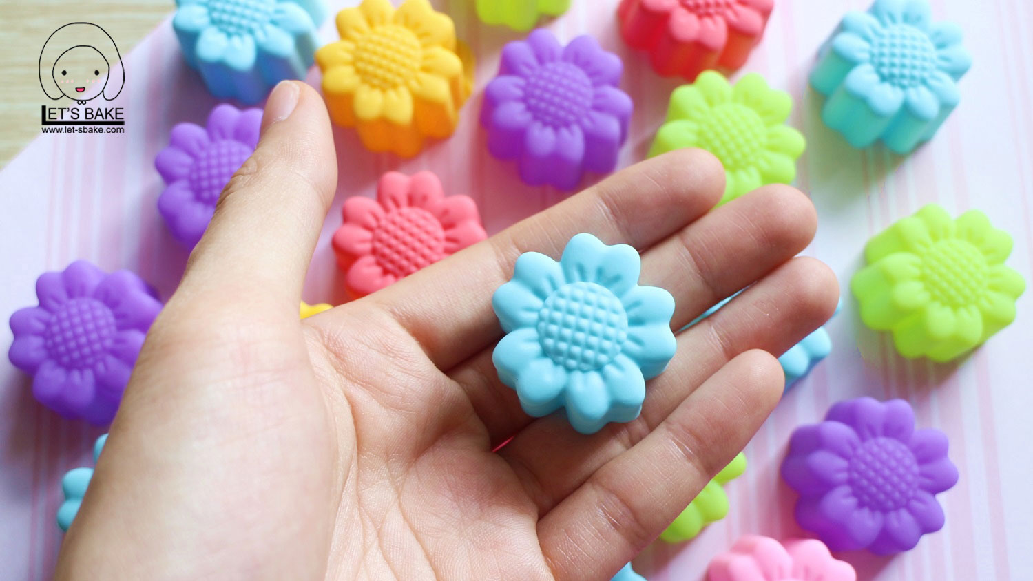 พิมพ์ขนม ดอกดาวกระจาย ขนาด 5 cm B322 / บรรจุ 12 ชิ้น