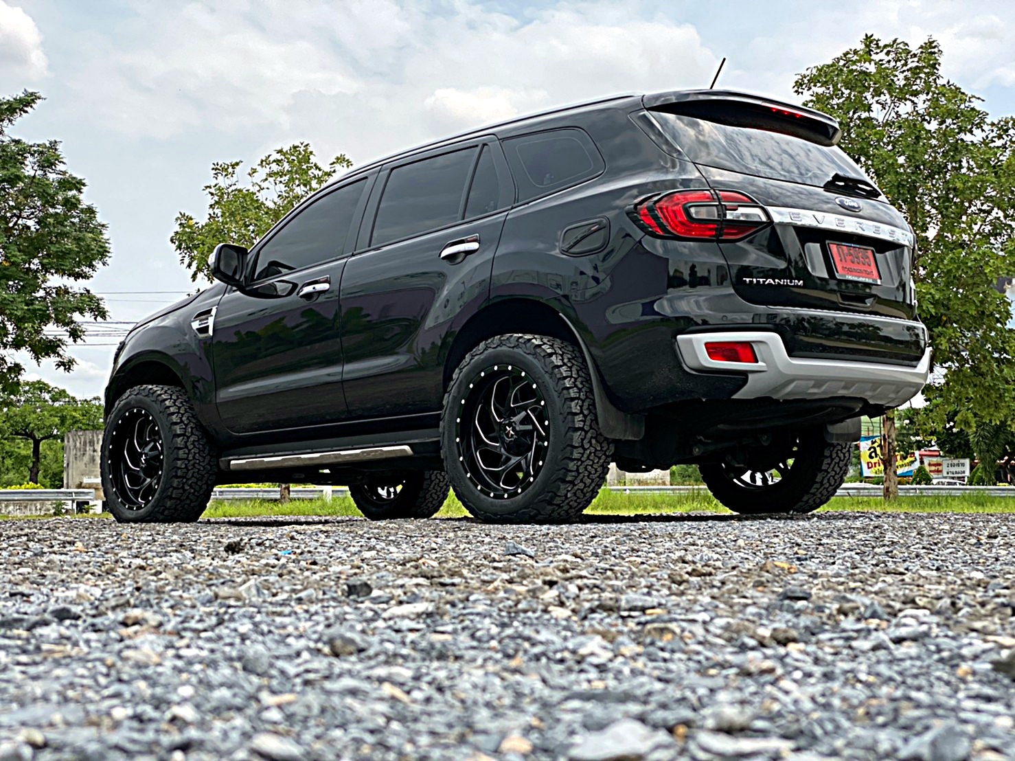 FORD EVEREST ป้ายแดงจัดล้อ20 แบบไม่ยก