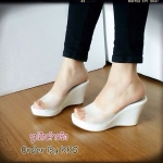 รองเท้าส้นเตารีด สีขาว