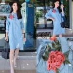 เดรสทรงเชิ้ตยีนส์ติดดอกข้างเดียว