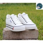 SECEN STYLE ***สำหรับผู้หญิง*** รองเท้าผ้าใบเสริมส้น สวมใส่สบาย ใส่ได้หลายโอกาส (สีขาว) ((Best Seller))