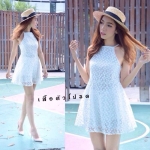 ชุดเดรสกระโปรงผ้าลูกไม้ลายดอกเล็กๆ