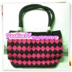 กระเป๋าเชือกร่มสีชมพูดำ (paracord bag)