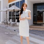 เดรสตัดต่อผ้าลูกไม้ทอลาย ผ้าหนาอย่างดีเกรดพรีเมี่ยมเลย จะใส่ทำงานหรือไป งานเลี้ยง/ดินเนอร์หรู สาวๆที่ชื่นชอบความหรูหราขอบอกเลยว่าห้ามพลาด