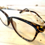 แว่นทรงเหลี่ยม ลายกระน้ำตาล