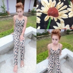 กางเกงจั้มสูทขายาว. ลายดอกไม้