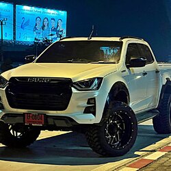 D-MAX ทรงเมกา คันนี้จาก นครปฐม