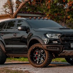 FORD EVEREST ทรงเมกา ที่ STEP9 แท้ทั้งคัน