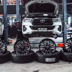 TOYOTA REVO ROCCO แต่งทรงเมกาที่ STEP9