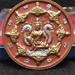 องค์พ่อจตุคามรามเทพ ปางมหาราชประทานพร รุ่นเสริมทรัพย์ เสริมบารมี เนื้อว่านแดง ปัดสามกษัตริย์