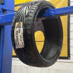 TOYO T1R 215/35-18 เส้น 2980