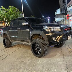 TOYOTA REVO ทรงเมกา