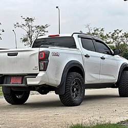 D-MAX ทรงเมกา โคตรหล่อที่ STEP9