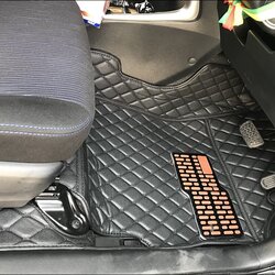 พรมปูพื้นรถยนต์ 6D TOYOTA YARIS ปี2006-2012 พรม6D สีดำด้ายดำ 3ชิ้น เต็มคัน