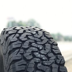 BF GOODRICH KO2 285/75-16 USA