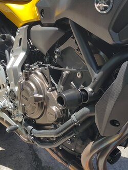 กันล้มข้าง MT07 XSR700 R7 Mothracing กันล้มผลิตจากอลูมิเนียมนำเข้า เกรด6061T651 และPOM ติดตั้งง่าย(65) สีดำ