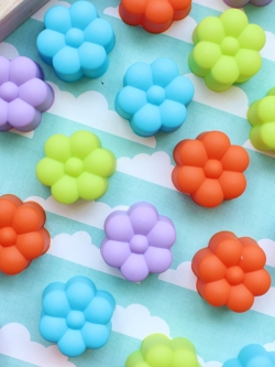 พิมพ์ขนม ดอกไม้ ขนาด 3 cm / บรรจุ 12 ชิ้น B420