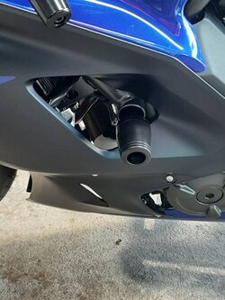 กันล้มข้าง R7,MT07,XSR700 Mothracing กันล้มผลิตจากอลูมิเนียมนำเข้าไม่เจาะแฟริ่ง(65) สีดำ