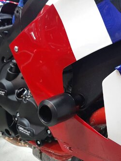 กันล้มข้าง CBR1000RRR ต่อตรง สินค้าตรงรุ่น ผลิตจากวัสดุคัดเกรด ติดตั้งง่ายด้วยตัวเอง สีดำ