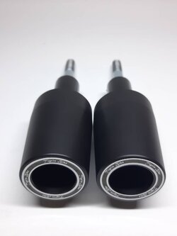 กันล้มข้าง GSX-S750 แบร์นTigris กันล้มผลิตจากอลูมิเนียมนำเข้า เกรด6061T651 และPOM ติดตั้งง่าย(65) สีดำ