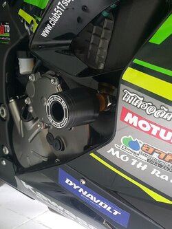 กันล้มข้าง ZX6R แบร์นMarina กันล้มผลิตจากอลูมิเนียมนำเข้า เกรด6061T651 และPOM ติดตั้งง่าย(65) สีดำ