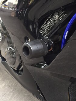 กันล้มข้าง GSX-R1000 K9-L6 แบร์นMothracing กันล้มผลิตจากอลูมิเนียมนำเข้า เกรด6061T651 และPOM ติดตั้งง่าย(65) สีดำ