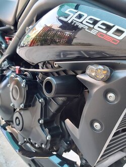 กันล้มข้าง 2011 - 2017 Speed Triple 1050 Frame Sliders No Cut แบร์นMothracing สีดำ