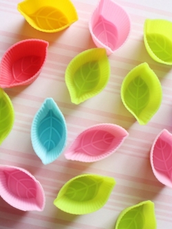 พิมพ์ขนม ใบไม้ ขนาด 3 cm B317 / บรรจุ 12 ชิ้น