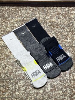 ถุงเท้าวิ่ง HOKA Running Crew Socks ‘MonoChrome‘ #แพค1คู่ (L)