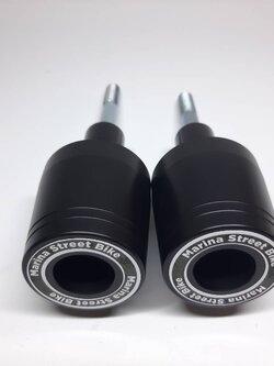 กันล้มข้าง GSX-S750 แบร์นMarina กันล้มผลิตจากอลูมิเนียมนำเข้า เกรด6061T651 และPOM ติดตั้งง่าย(65) สีดำ