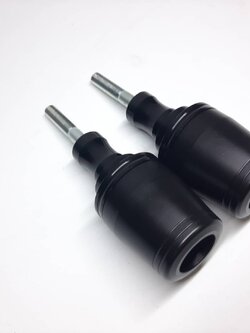 กันล้มข้าง GSX-S750 แบร์นMothracing กันล้มผลิตจากอลูมิเนียมนำเข้า เกรด6061T651 และPOM ติดตั้งง่าย(65) สีดำ