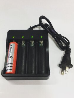 เครื่องชาร์จถ่าน 18650 3.7V 4 ก้อน