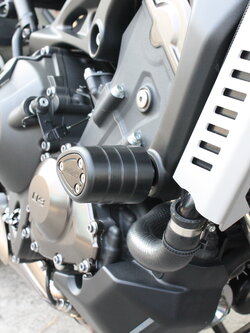 กันล้มข้าง Frame Sliders FJ09 XSR900 ทรงหยดน้ำ(65) สีดำ