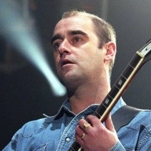 โบนเฮด (Bonehead) มือกีตาร์และกาวใจแห่งวง Oasis