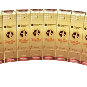 น้ำมันสมุนไพรไทย ตราเทวดาใจดี ใช้ทา ถู นวด เพื่อผ่อนคลายร่างกายจากความเมื่อยล้า