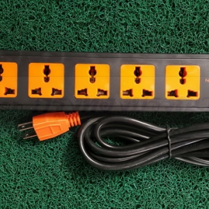 ปลั๊กไฟ 5 ช่อง สวิตซ์รวม ยาว 3 เมตร ตราช้าง