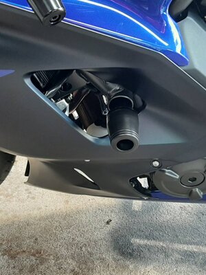 กันล้มข้าง R7,MT07,XSR700 Mothracing กันล้มผลิตจากอลูมิเนียมนำเข้าไม่เจาะแฟริ่ง(65) สีดำ